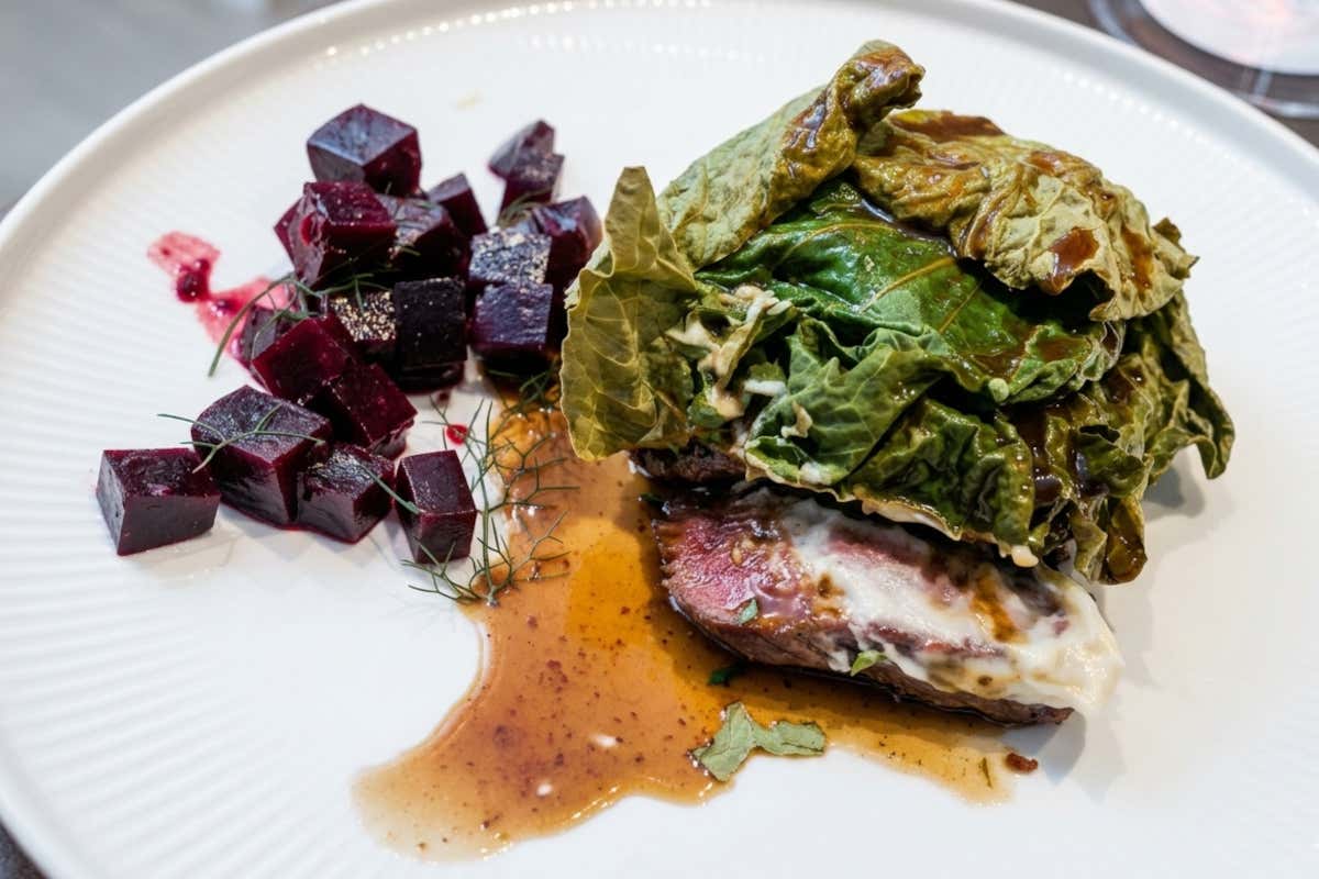 Manzo alla brace, miso yogurt e pepe